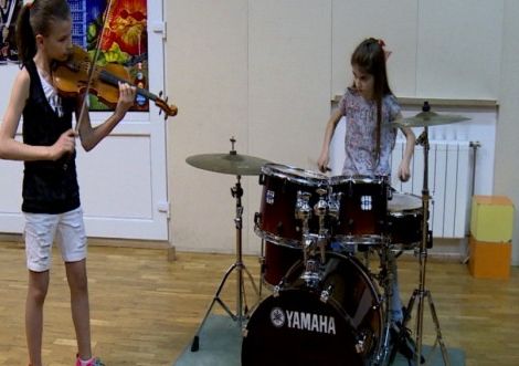 11-годишните Лора и Сара покоряват „Карнеги хол”