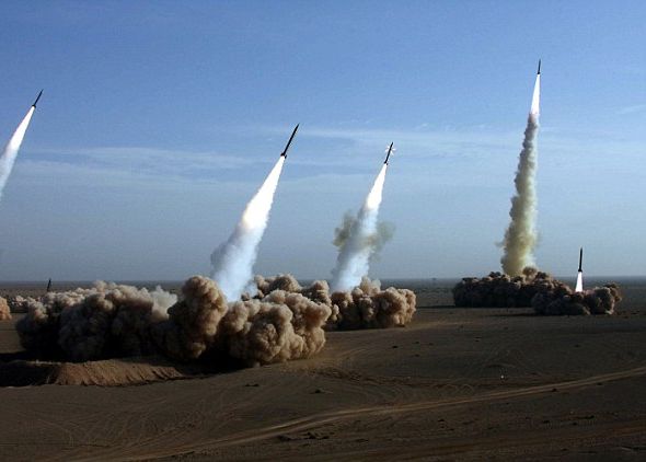 Иран заплаши да изсипе 80 000 ракети върху Израел   