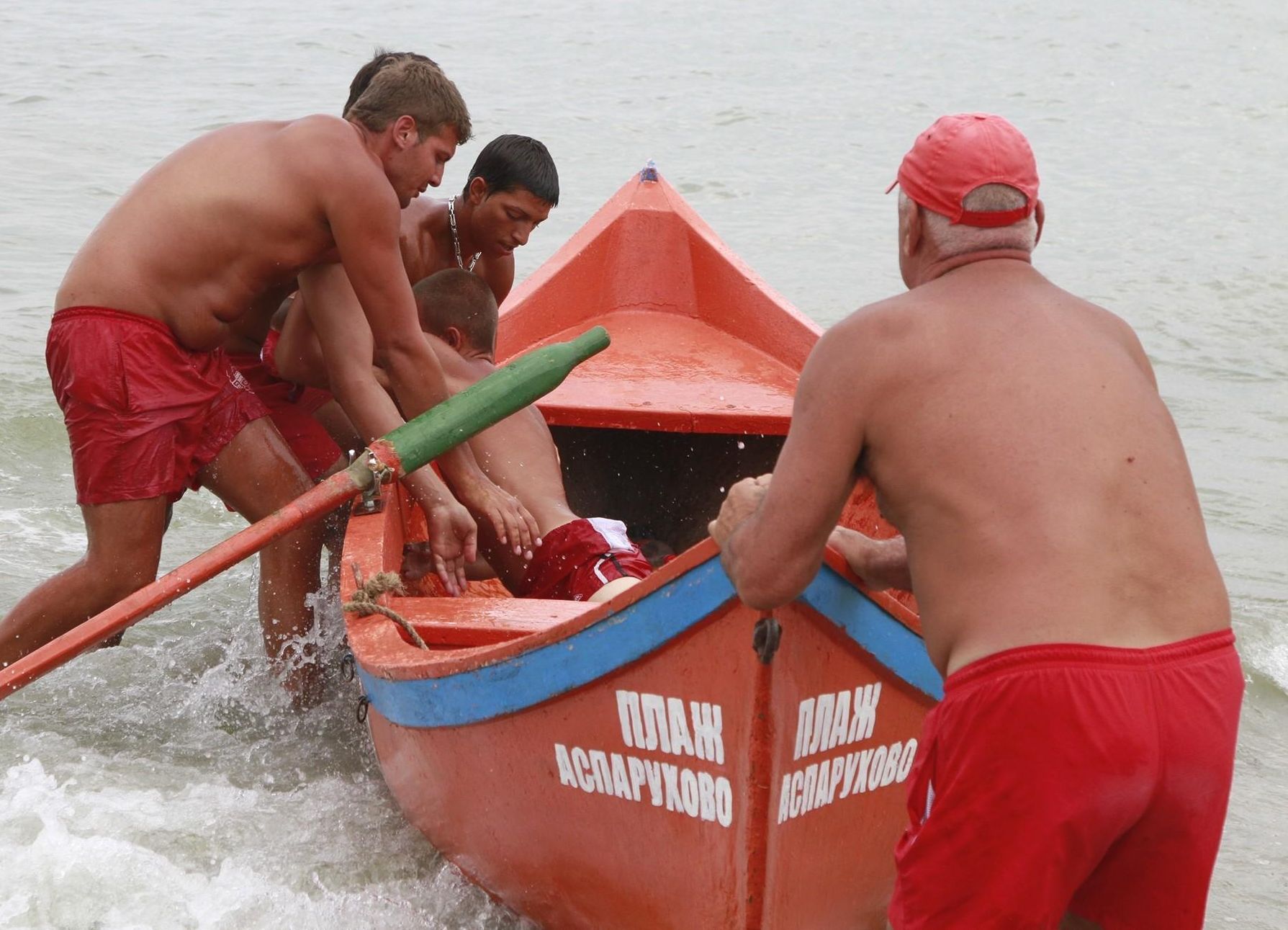 18 спасители чакат туристи на варненските плажове 