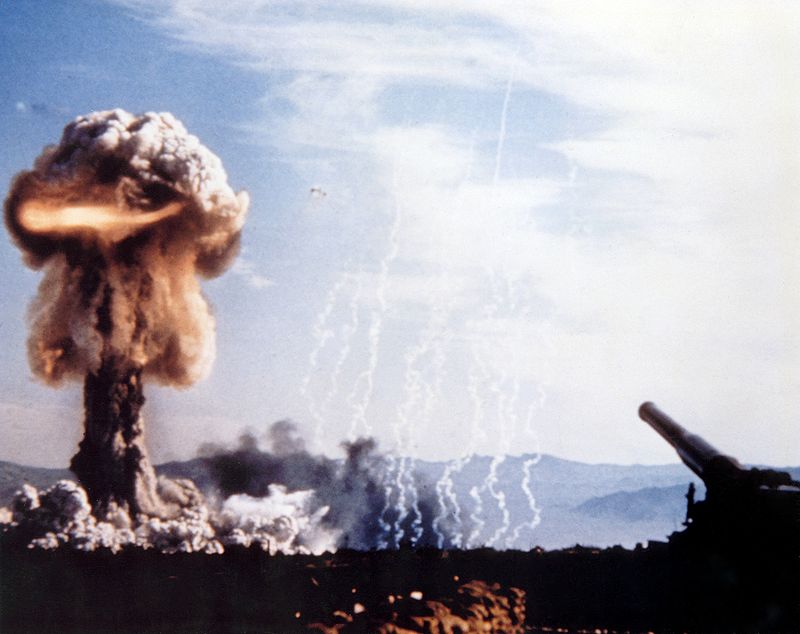 Ето как САЩ изстреляха първия си и единствен атомен снаряд (ВИДЕО)  