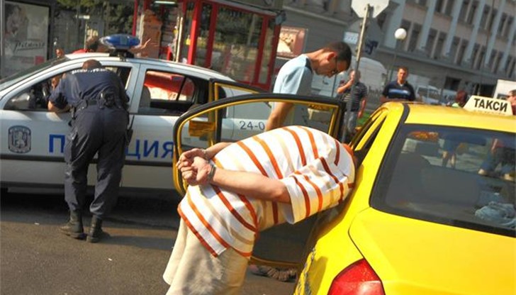 Циганин нападна таксиджия, сви му телефона и 90 лева 