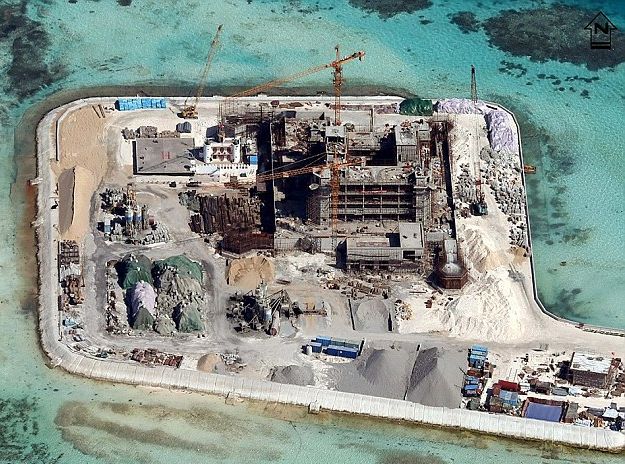 Китай е „въоръжил” спорните си изкуствени острови   