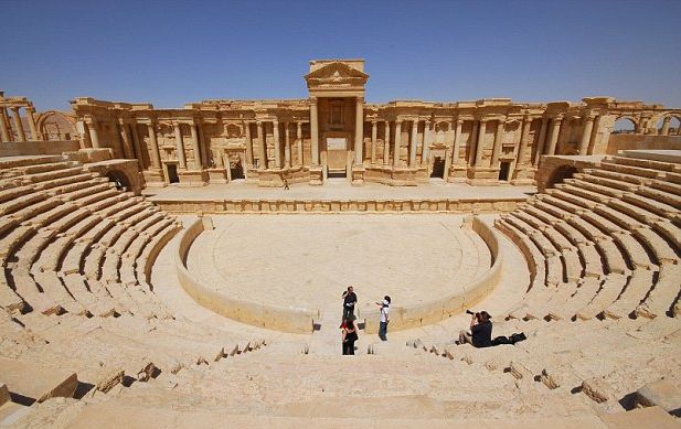 „Ислямска държава” екзекутира 20 души в античния театър в Палмира 