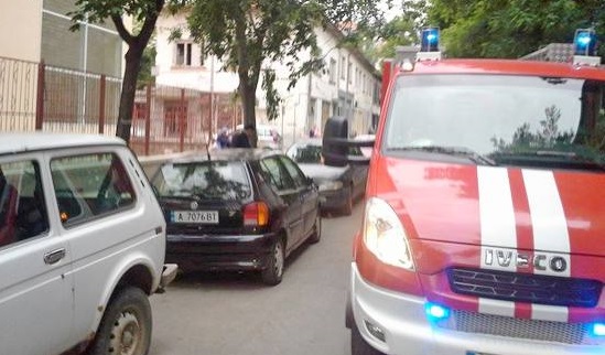 Кола-бомба вдигна на крак пожарната в Бургас