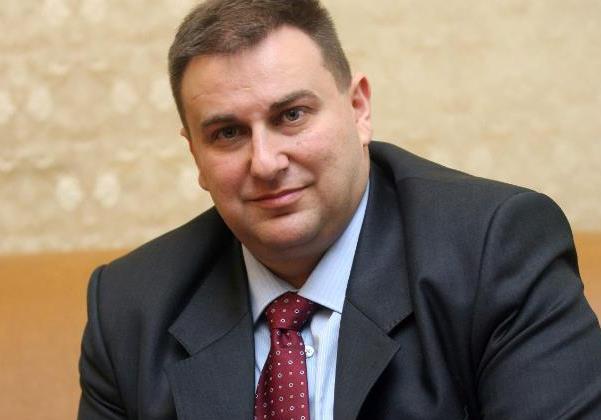 Евродепутатът Емил Радев заговори за много пари и глоби