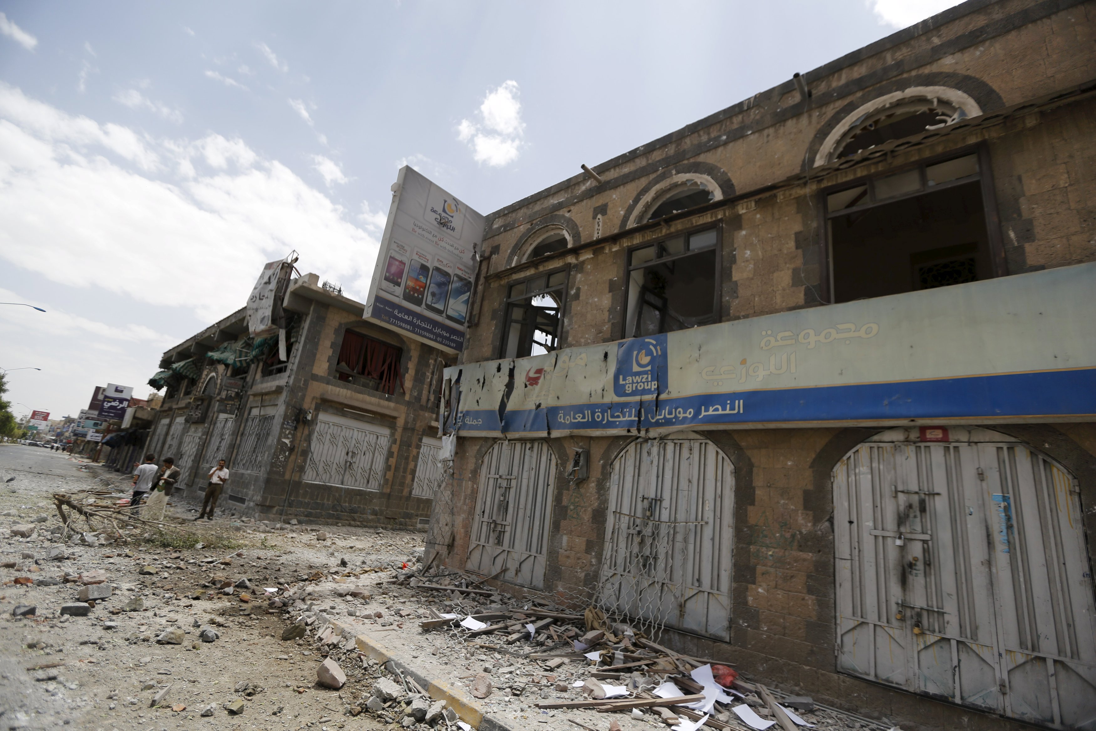 45 убити и над 100 ранени при въздушни удари в Йемен