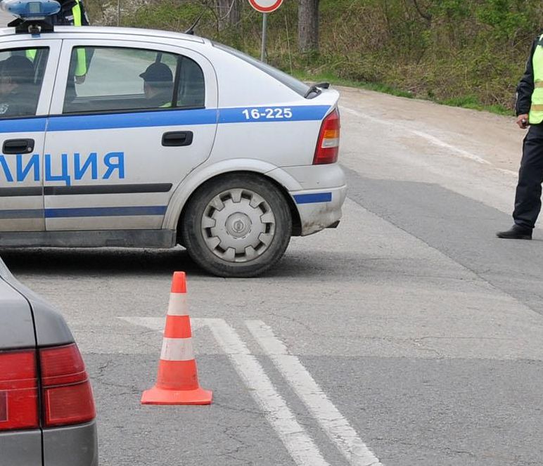 Моторист загина на пътя София-Калотина, двама са ранени 