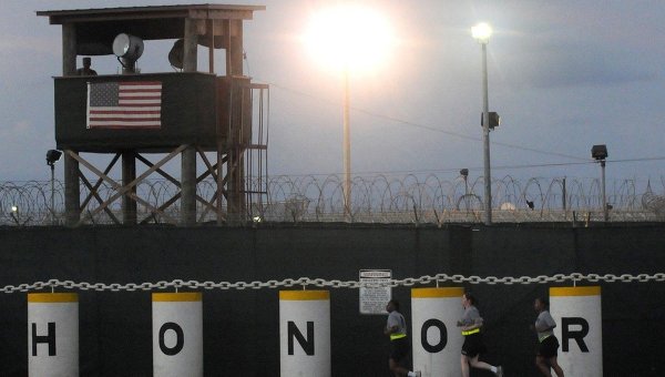 САЩ прехвърлили шестима йеменци от затвора Гуантанамо в Оман  