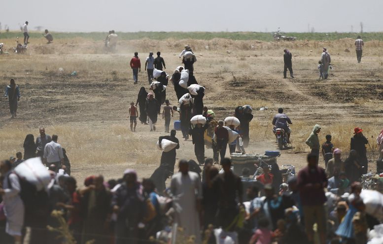 ИД върна обратно с насочени дула стотици сирийски бежанци на метри от сигурността  