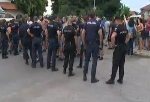Откараха ром с линейка след протеста в „Орландовци”