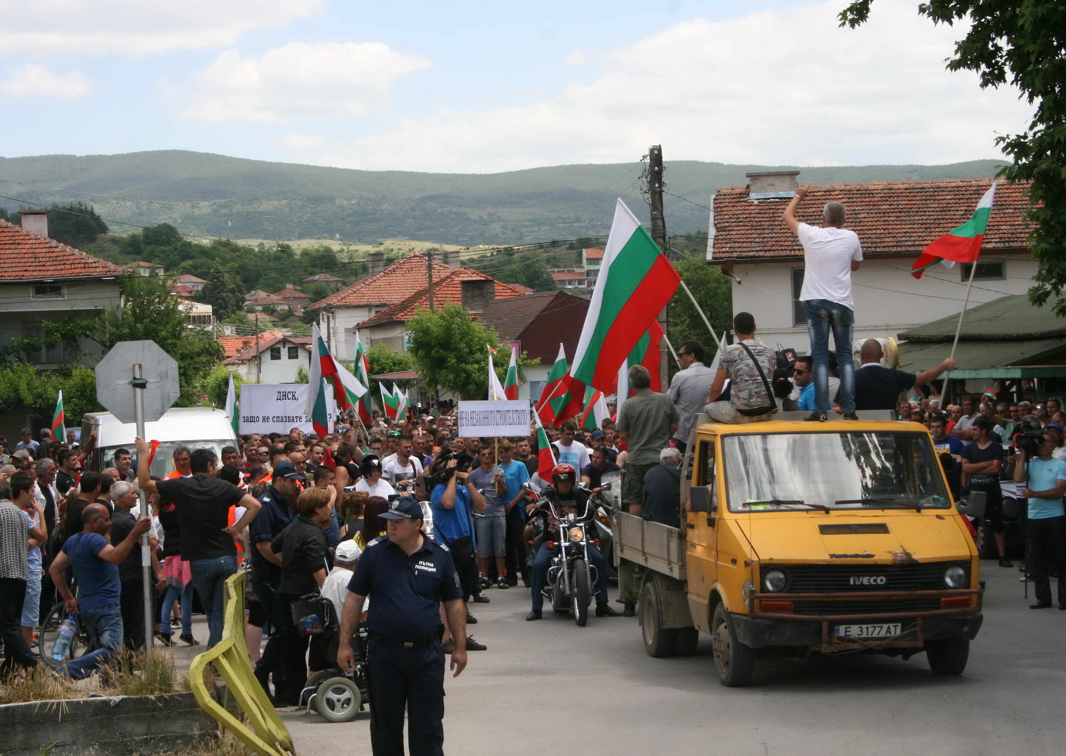 В Гърмен „гърми” негодувание и към привилегировани българи