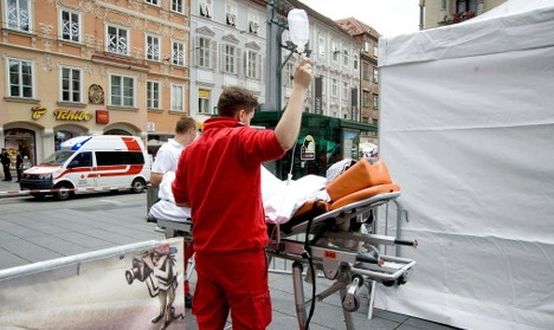 Босненец подивя, прегази и закла 3 души, кръв тече по улиците