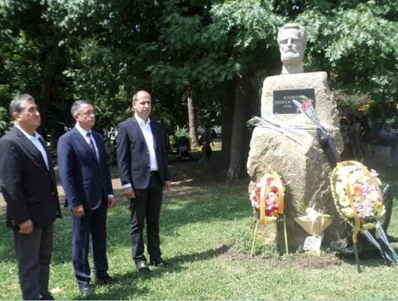 Без военни почести за паметника на най-прочутия български моряк  