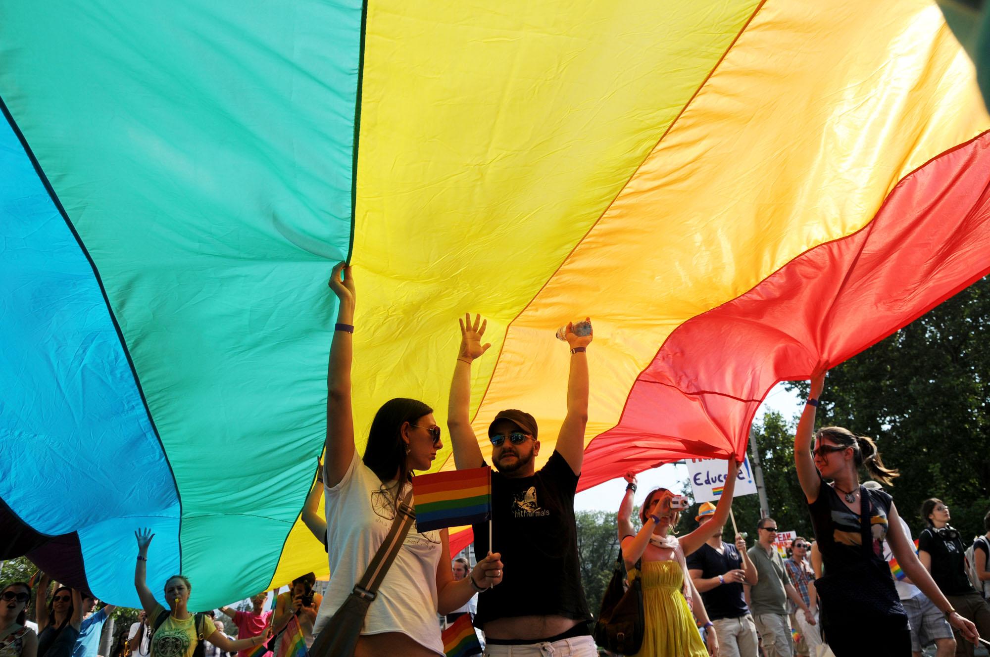 Напрежение и тапи в центъра на София заради гей парада 