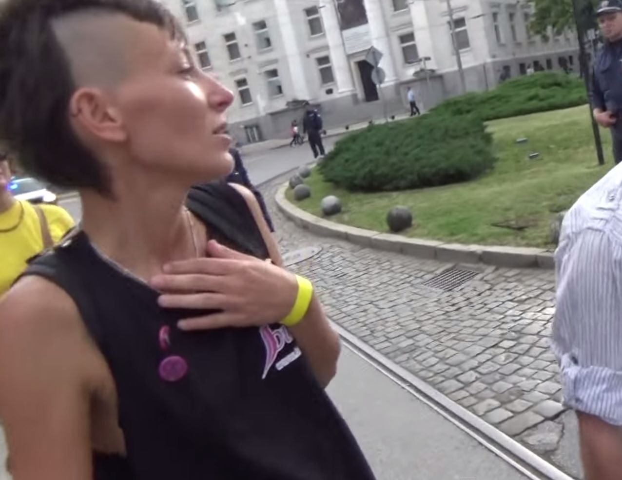 Пъстроцветна нападнала Албена Вулева на гей парада в София (ВИДЕО)