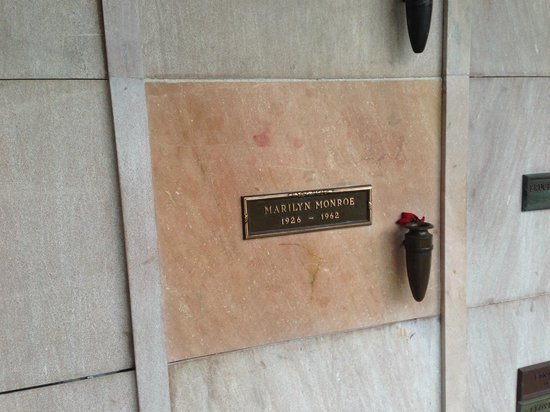 Продадоха надгробната плоча на Мерилин Монро за 215 хил. долара