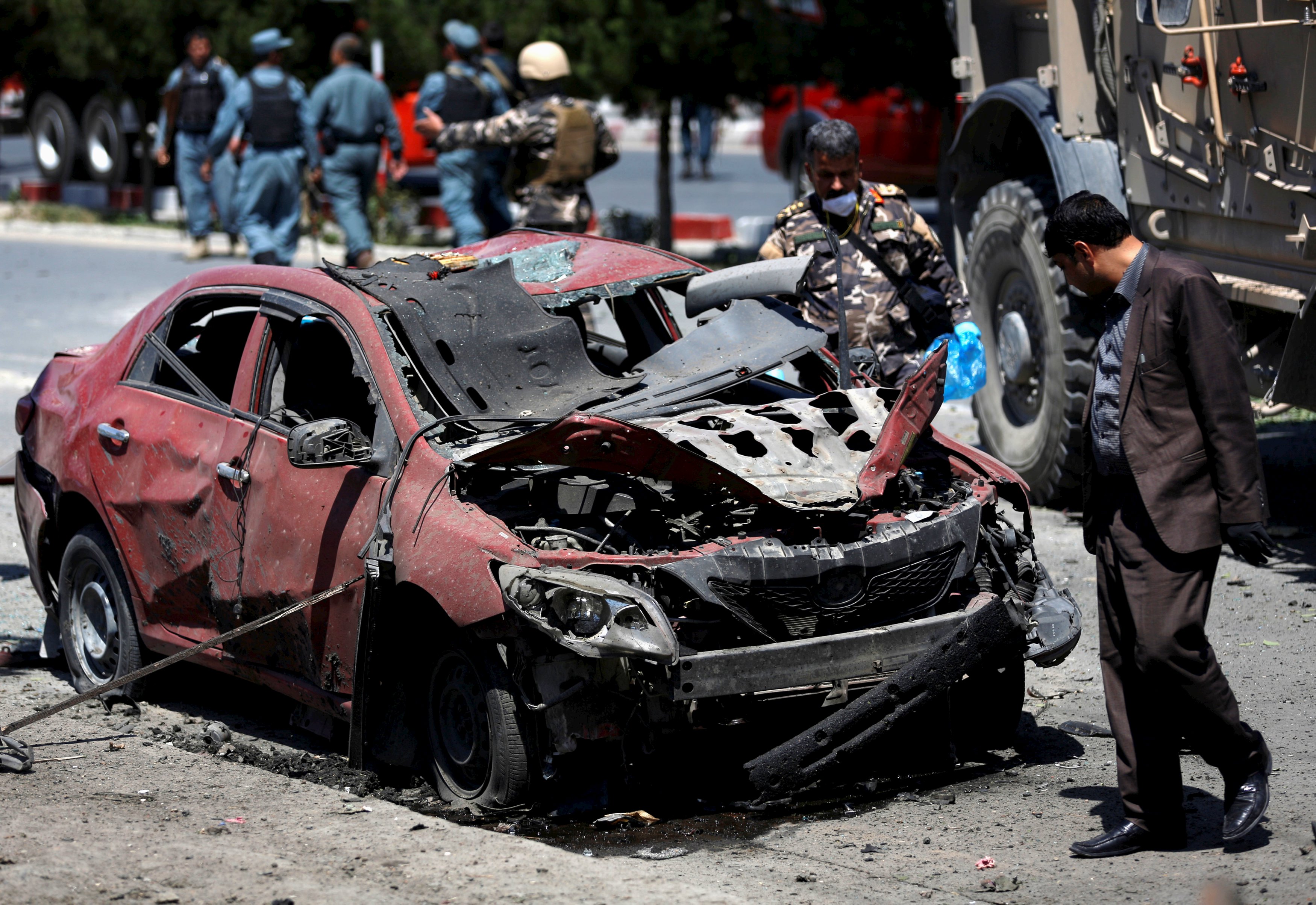 Кола бомба се взриви в конвой на НАТО в Кабул