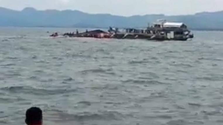 Страшна трагедия във Филипините! Ферибот се преобърна, жертвите до момента са 36 (ВИДЕО)