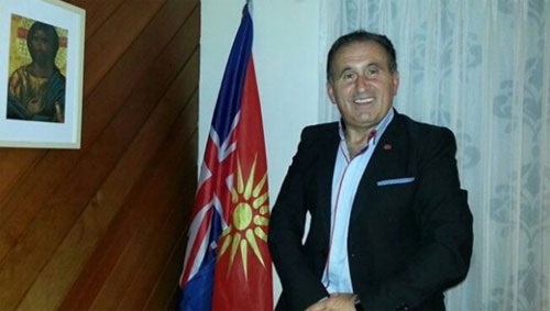 Скопие се майтапи: Македонец подписа чек на Ципрас за дълга