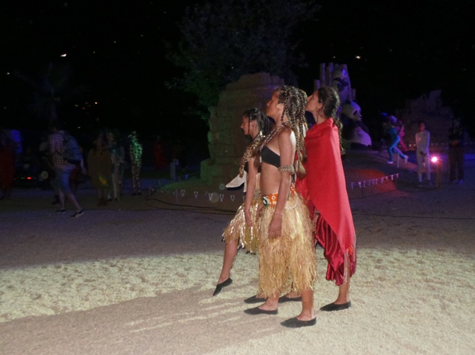 С уникален шоу спектакъл започна пясъчният фестивал в Бургас (СНИМКИ)