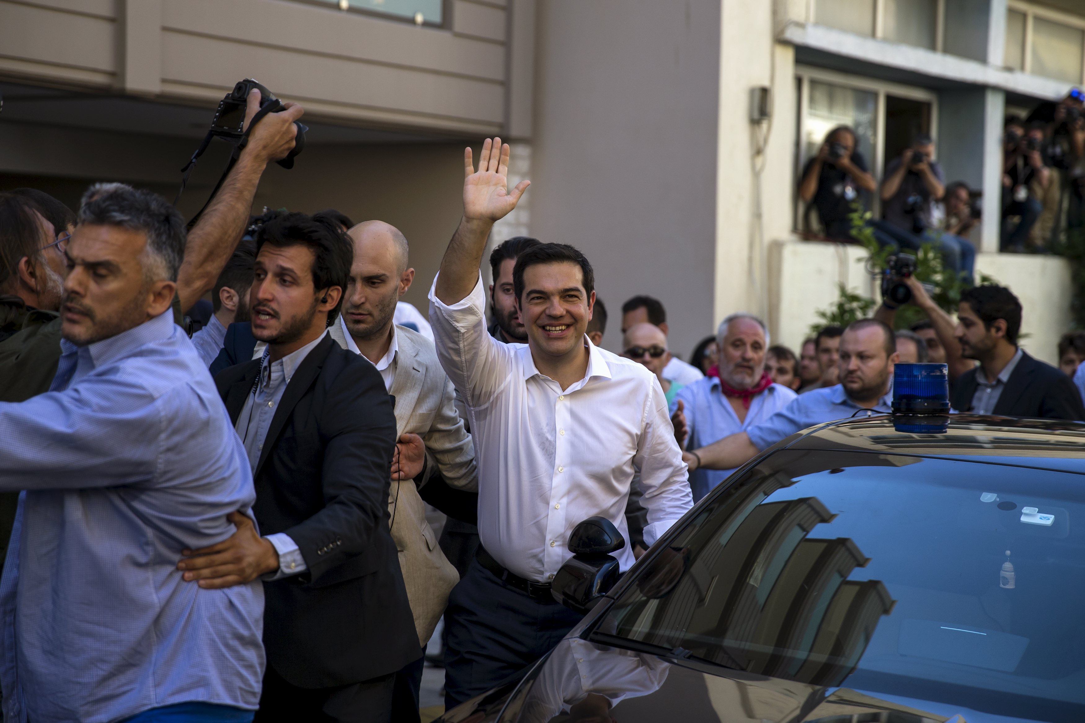65% активност и три екзит пола потвърдиха победата на &quot;НЕ&quot; в Гърция