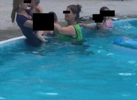 Възмутена варненка: Защо тази хора влизат в басейна с дрехите!