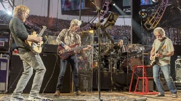 Grateful Dead се сбогуваха пред 70 хиляди фенове в Чикаго