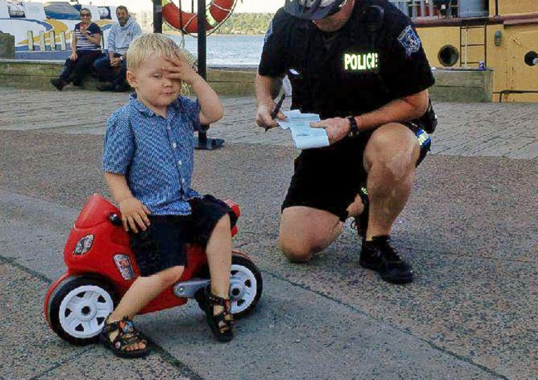 Куриоз! Глобиха 3-годишен за неправилно паркиране в Канада (СНИМКА)