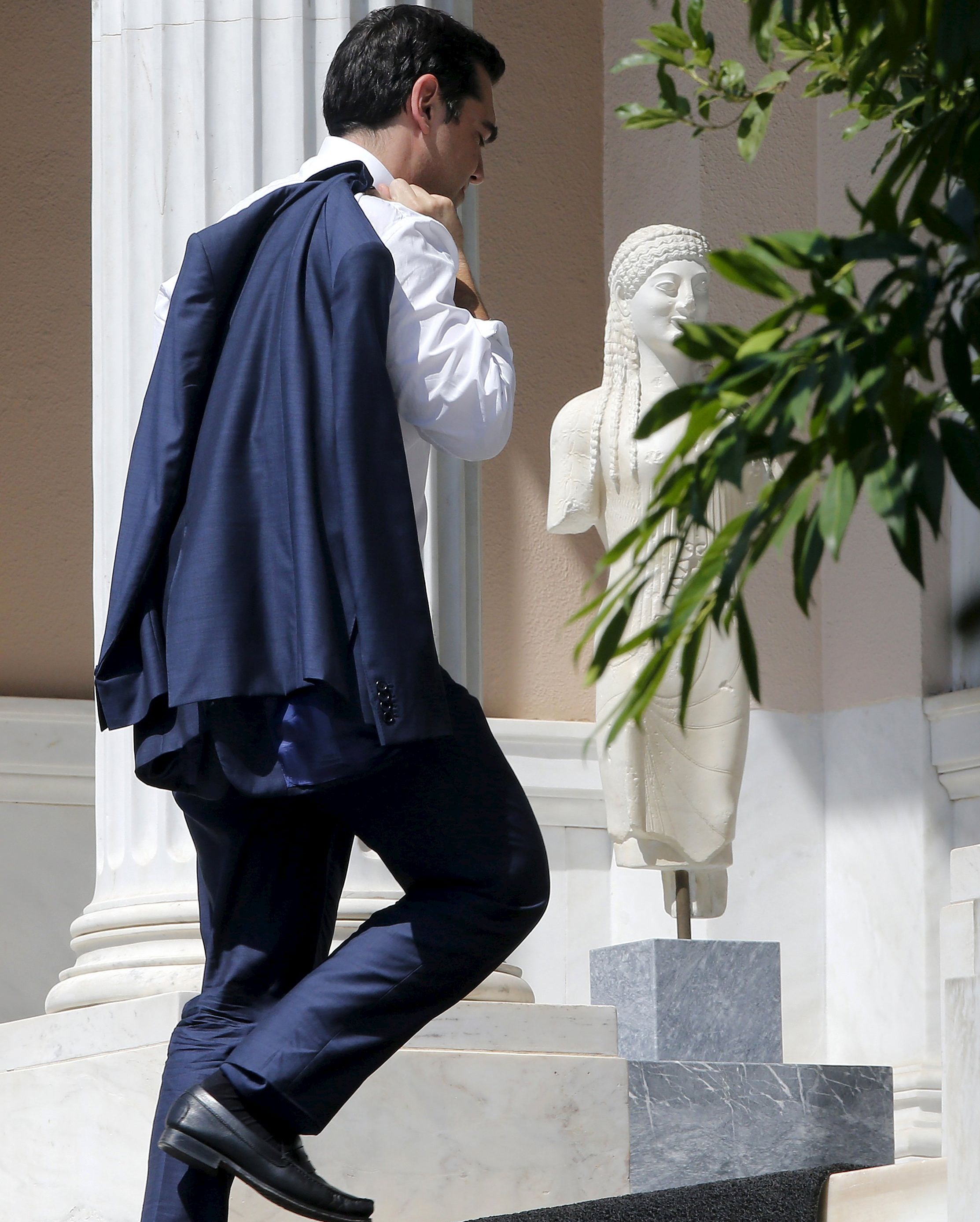 След инфарктната среща в Брюксел: Ципрас свика спешно министрите си!