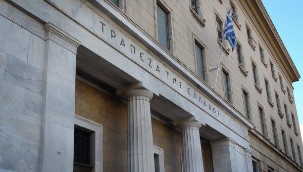 Маскирани нападнаха банка в центъра на Атина