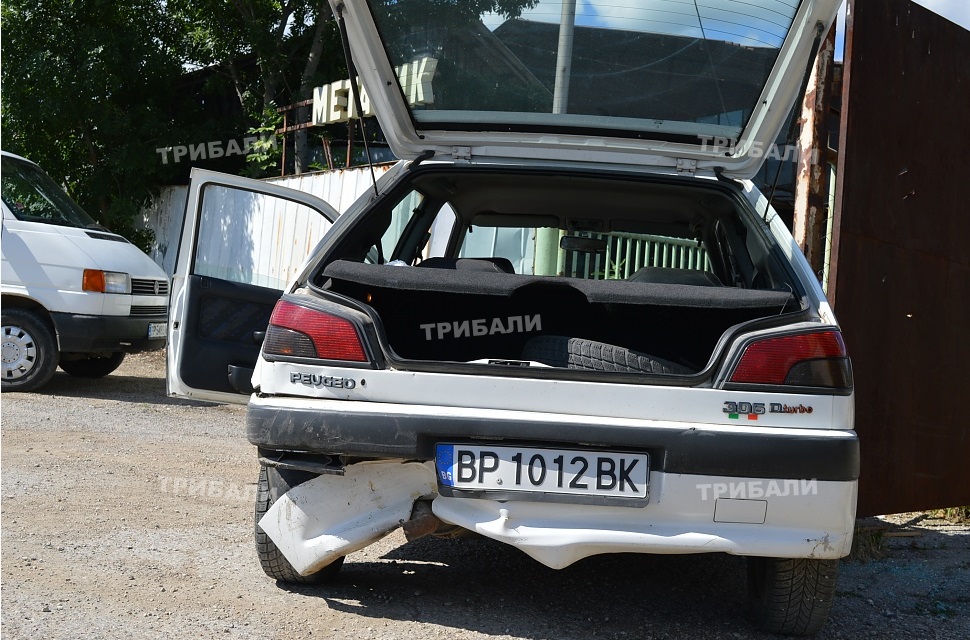 Патрулка чукна кола във Враца