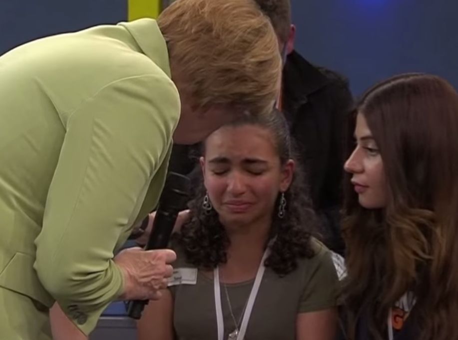 Меркел разплака пакистанско момиче (ВИДЕО)