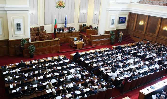 Парламентът с три фатални гласувания преди лятната ваканция