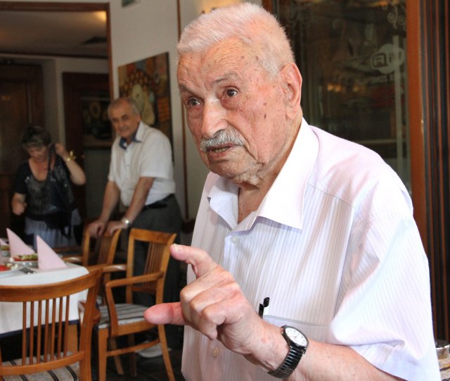 101-годишният социалист дядо Сандо: Шест пъти победих смъртта 