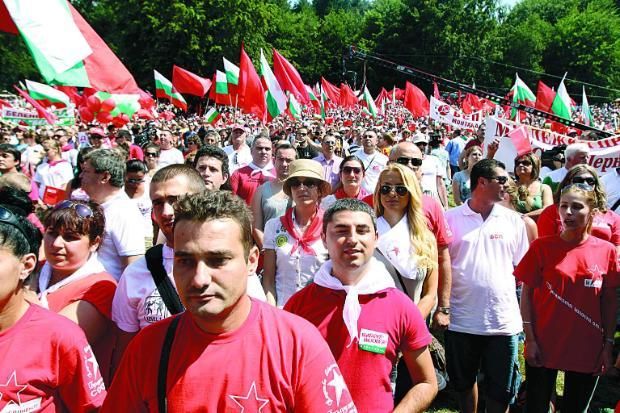 5000 социалисти от Пловдив и областта катерят Бузлуджа 
