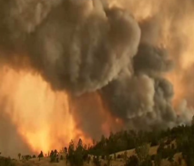 Над 10 000 евакуирани в Калифорния заради пожари (ВИДЕО)
