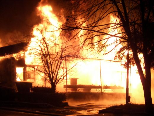 Огнен ад изпепели дома на земеделец, семейството му остана на улицата