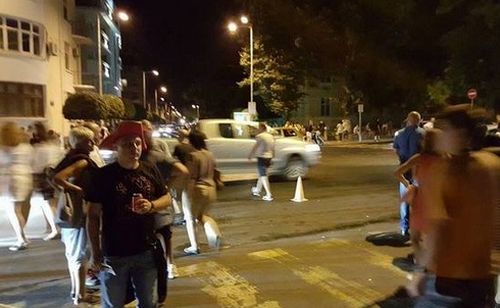 Бургазлии гневни: Градът остана без таксита, телефоните им блокираха след шоуто на Роби Уилямс