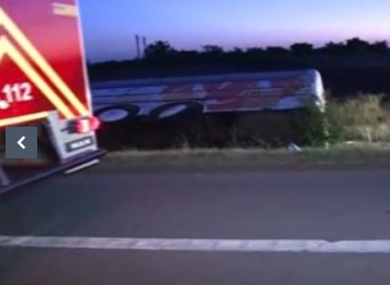 Първи СНИМКИ от ужасяващата катастрофа със заспалия български шофьор на автобус в Румъния