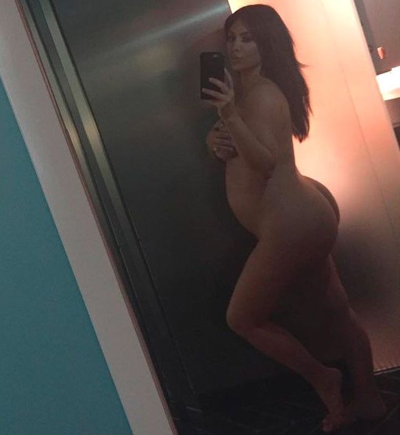 Бременната Ким Кардашиян си направи голо селфи
