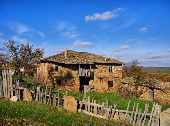 22-ма германци избраха да живеят в изоставено българско село