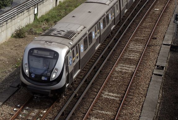Два влака се сблъскаха край Будапеща, има пострадали 