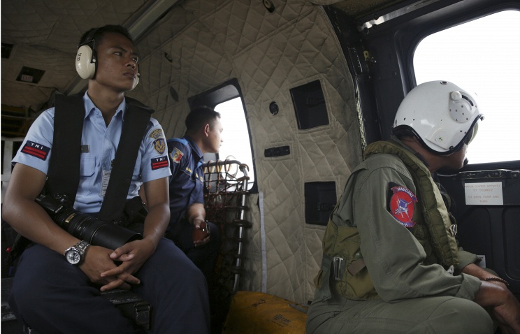 Reuters: Спасители откриха отломки на изчезналия индонезийски самолет, няма следи от оцелели