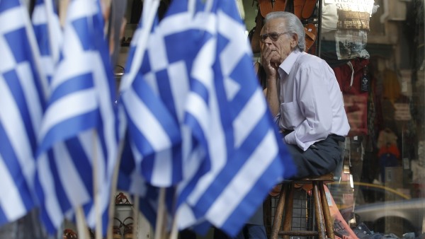 Минималната пенсия в Гърция пада със 100 евро