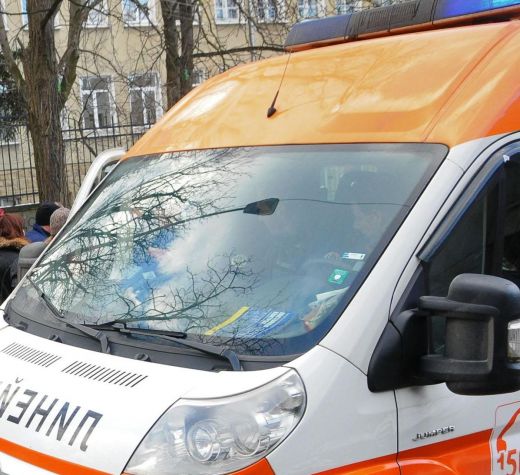 Тежък инцидент в Банско! Двама работници паднаха от скеле, единият е в безсъзнание