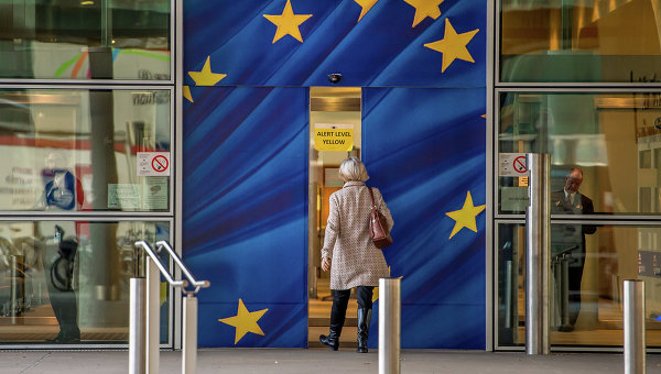 Анализатор: ЕС харчи милиони против ширещия се евроскептицизъм