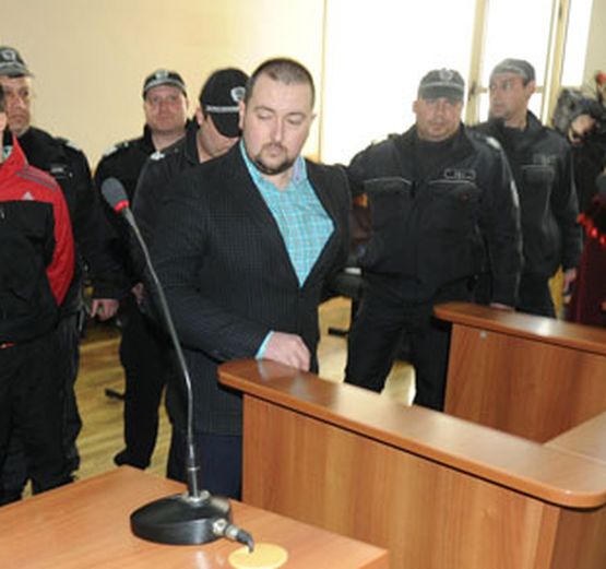 Пуснаха срещу 30 000 лева адвокат Елдъров, обвинен в палежи