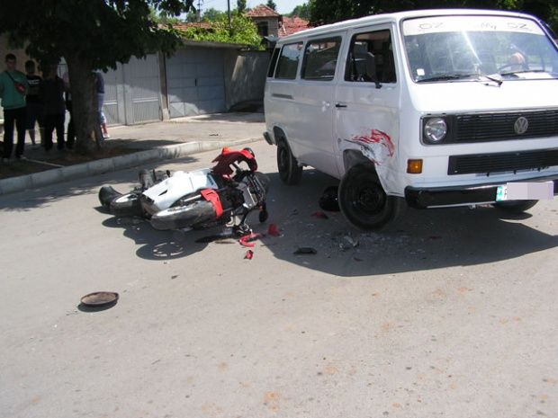 22-годишен мотопедист пукна череп след инцидент на пътя