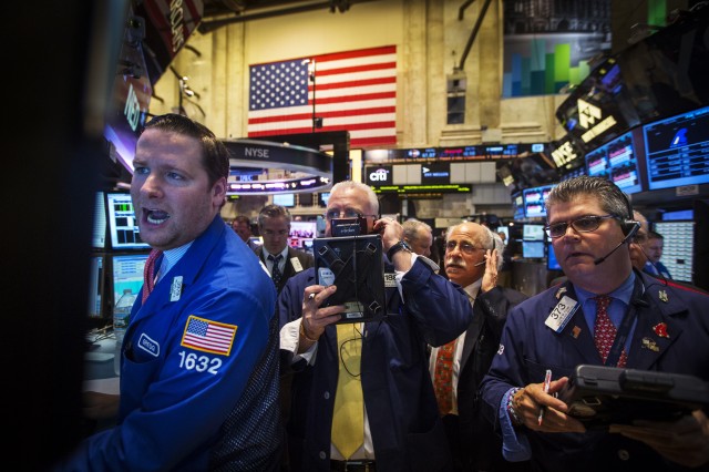 Wall Street претърпя снощи най-тежкото поражение за 2015 г.