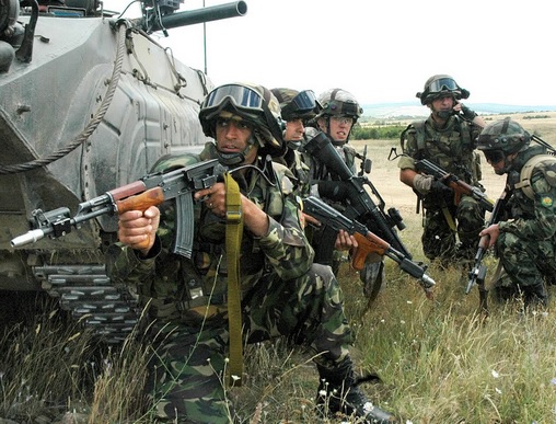 България става бойно поле от днес, МО обяви временно опасните зони, затварят пътища